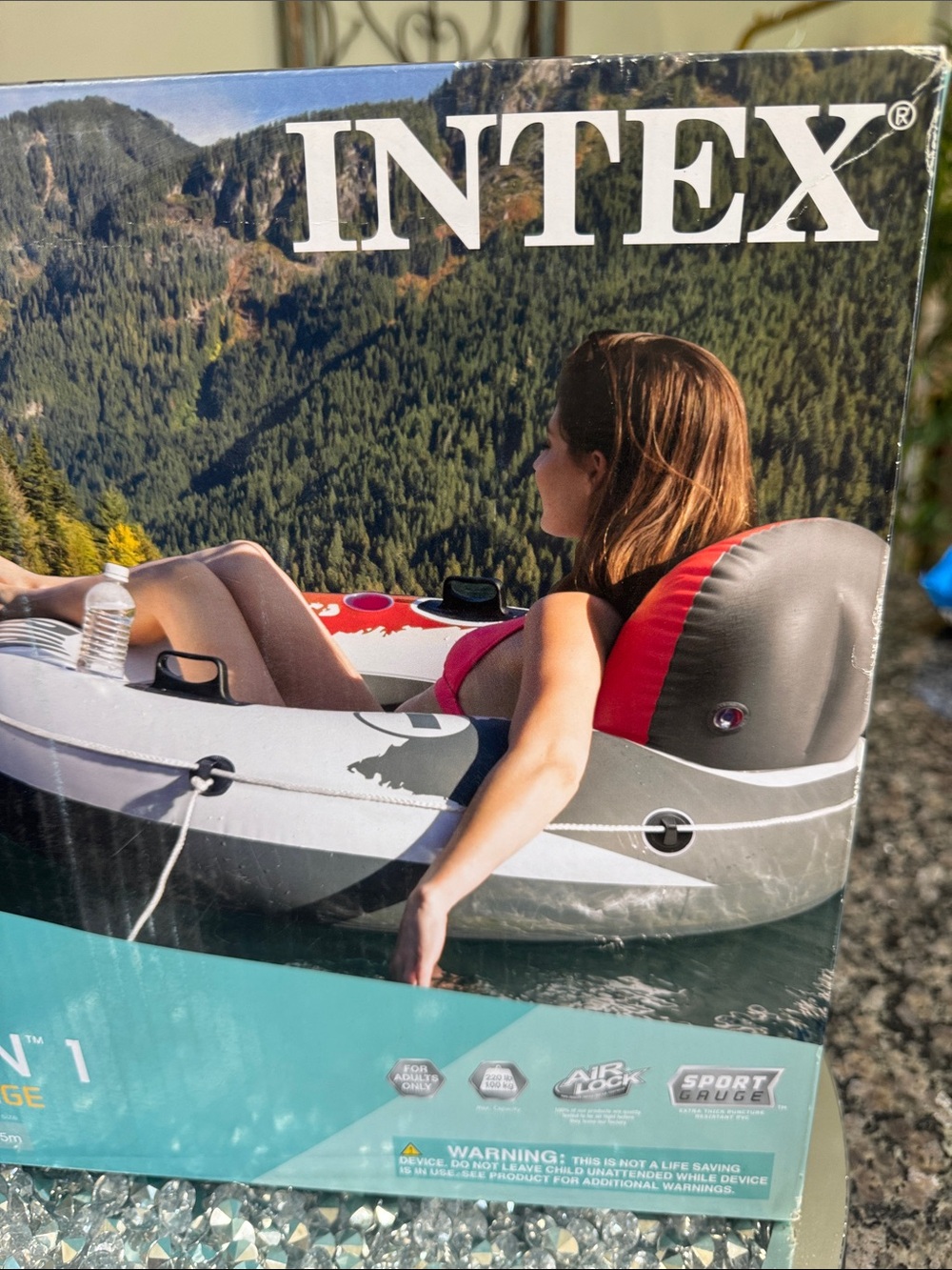 Intex River Run Swim Lounge – Red and White NEW - Picture 2 of 9